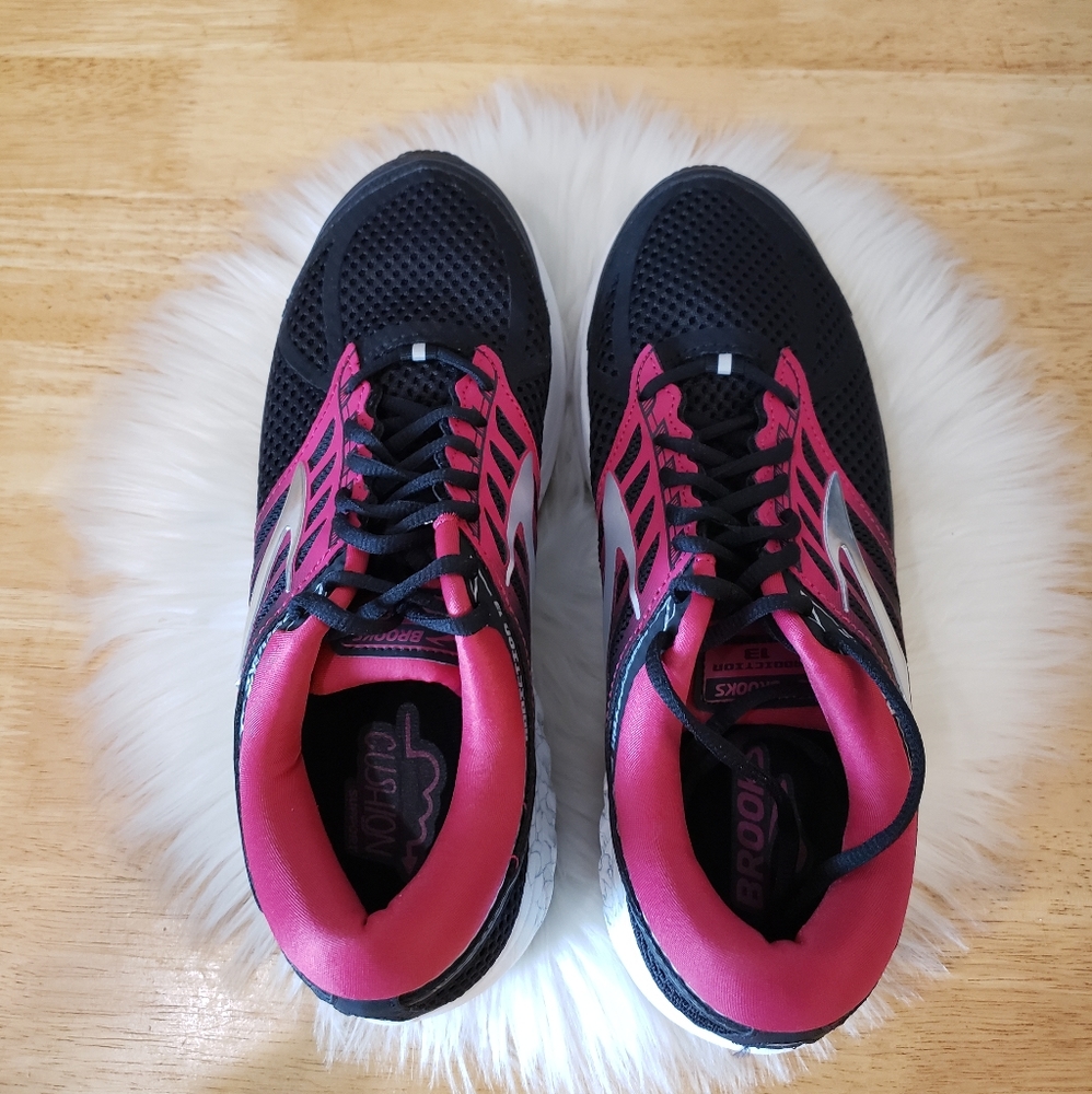 Brooks Addiction 13 Sneakers View 2